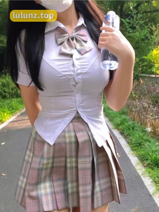 麻辣奶兔碎花旗袍微密圈作品资源，令人惊艳的碎花旗袍微密圈美照