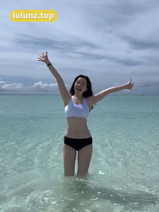 微密圈火辣网红铁锤姐姐作品资源，完美身材与热辣写真展示