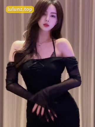 微博奶团奶团微密圈作品颜值身材完美结合，抖音保护小团引发追捧狂潮