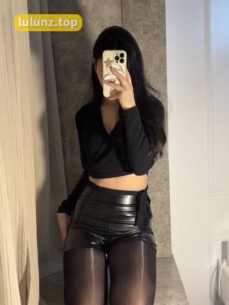 mini苑苑微密圈作品资源展示韵味和文雅，独特发饰点缀成美丽的代表