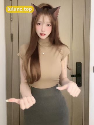 剁椒芋头UNI微密圈作品资源照片赏析，漫步花海散发出迷人的气息