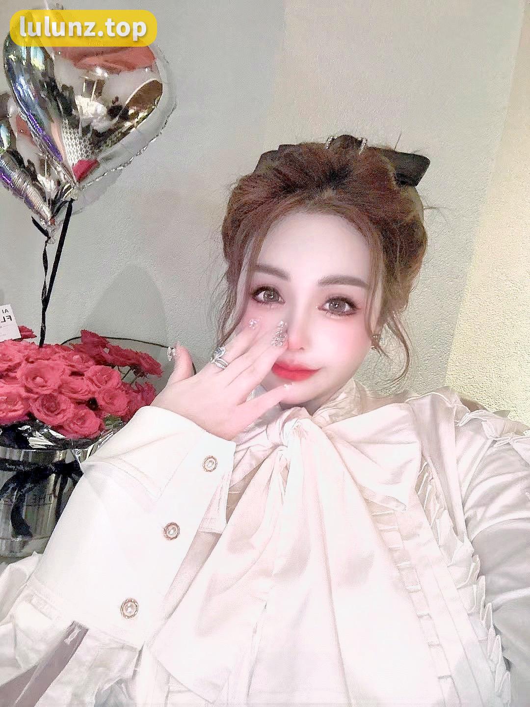 戴允祺微密圈作品照片展现超性感身材,引领自信与自爱之旅