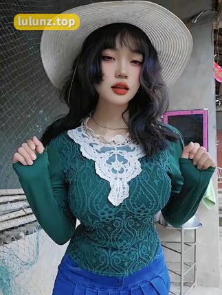 闰节很赞微密圈作品资源展现生机盎然的绿色与红黄花朵