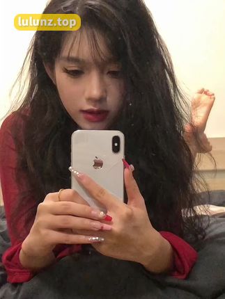 抖音美女晴小猪的微密圈资源穿搭之旅，颜值超高的时尚榜样