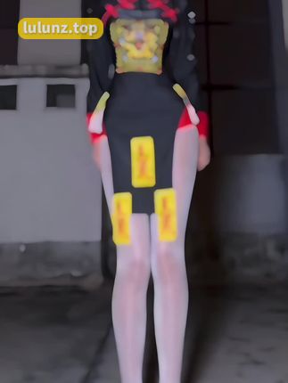 小艾根本吃不饱微密圈资源长什么样，揭示她的半脸风采