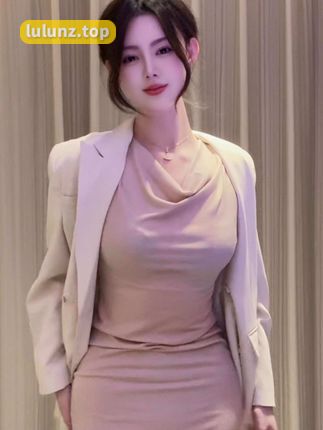 微博奶团奶团微密圈作品颜值身材完美结合，抖音保护小团引发追捧狂潮