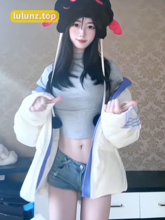 抖音颉颉与猫微密圈作品展示，完美身材与迷人颜值的时尚