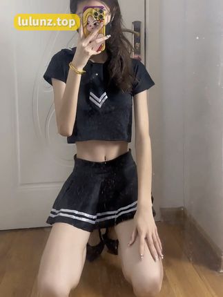 微密圈模特不爱穿shoes作品展示，热议原因及背后的时尚趋势解读