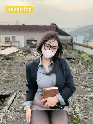 娇妻肉巴微密圈作品资源展示，抖音红人的肉感身材和自信魅力