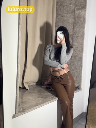 mini苑苑微密圈作品资源展示韵味和文雅，独特发饰点缀成美丽的代表