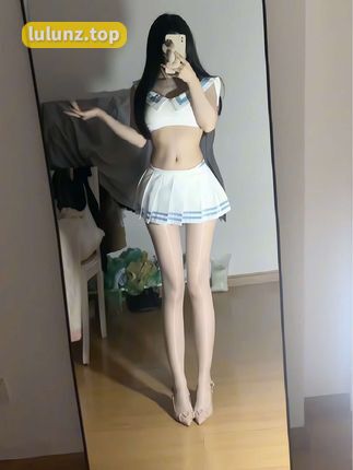 小芋泥yyy微密圈作品美照赏析，散发自信魅力追求梦想之光