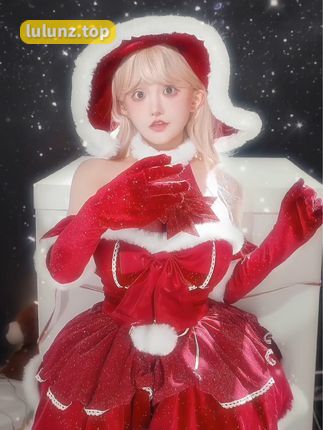 抖音网红古阿扎是猪微密圈作品展示，表演中白罩脱落成亮点