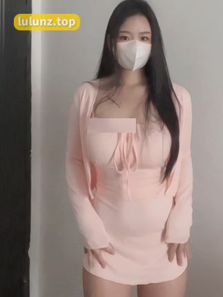 蒙蒙子微密圈作品藏族晚宴装扮，璀璨宝石与银色图案的典雅和奢华