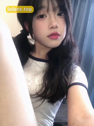 抖音美女晴小猪的微密圈资源穿搭之旅，颜值超高的时尚榜样