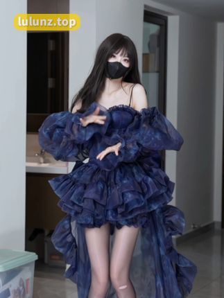 鹿八岁微密圈作品图集资源，令人沉浸的动漫艺术才华与构图水平