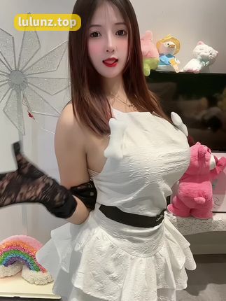 抖音脑婆睡醒啦微密圈资源照片赏析，魅力与夏日度假风穿搭