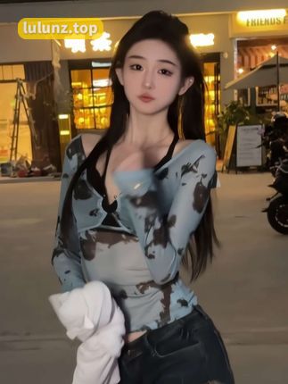 粥粥酱直播精华合集，她的直播风格如何吸引观众？