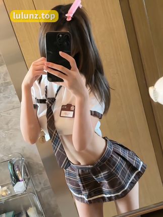 探索时尚界的璀璨明星，脸红八酱微密圈作品带你领略穿搭的艺术