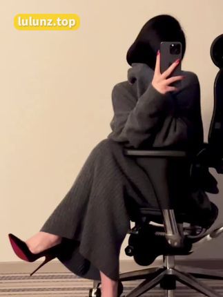 保守的二舅妈微密圈照片真实,展现女性魅力和品位