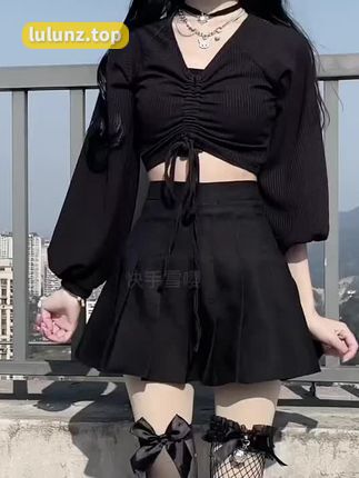 抖音时尚达人雪嘤公主微圈作品征服粉丝，穿搭风格独特