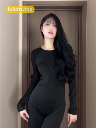 唐十七微密圈作品展现天空与云朵的宁静与纯净