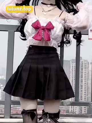 抖音时尚达人雪嘤公主微圈作品征服粉丝，穿搭风格独特