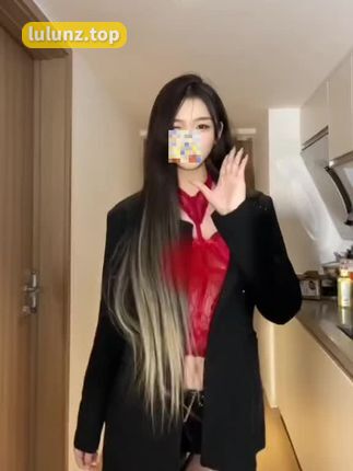 抖音女神权vv微密圈图片作品资源，春日花园与夏日海边的穿搭与妆容