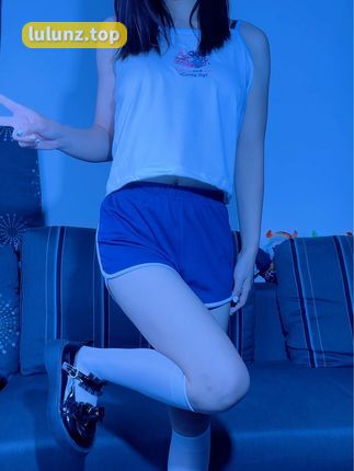 奕奕微密圈作品内容展现,颜值与身材完美融合的网络明星