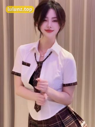 微博奶团奶团微密圈作品颜值身材完美结合，抖音保护小团引发追捧狂潮