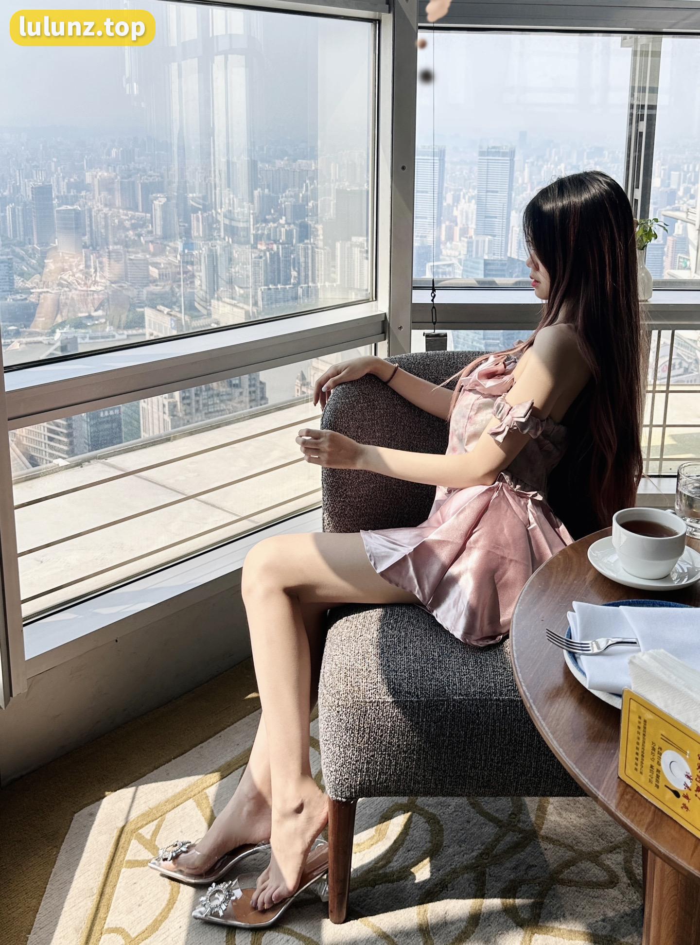 可爱嘉的秘密weme微密圈照片赏析，书香与时尚的完美融合