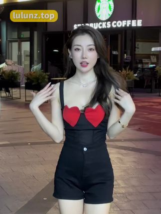 抖音美酱Nami微密圈嘉宾作品资源，从深红色绸缎长裙到都市街头穿搭