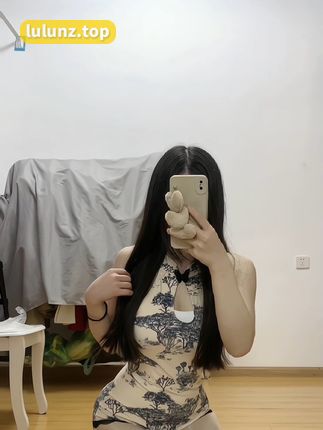 小芋泥yyy微密圈作品美照赏析，散发自信魅力追求梦想之光