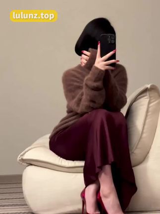 保守的二舅妈微密圈照片真实,展现女性魅力和品位