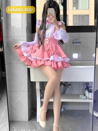 不吃瑜丸啊抖音微密圈作品穿搭大比拼，谁更吸睛