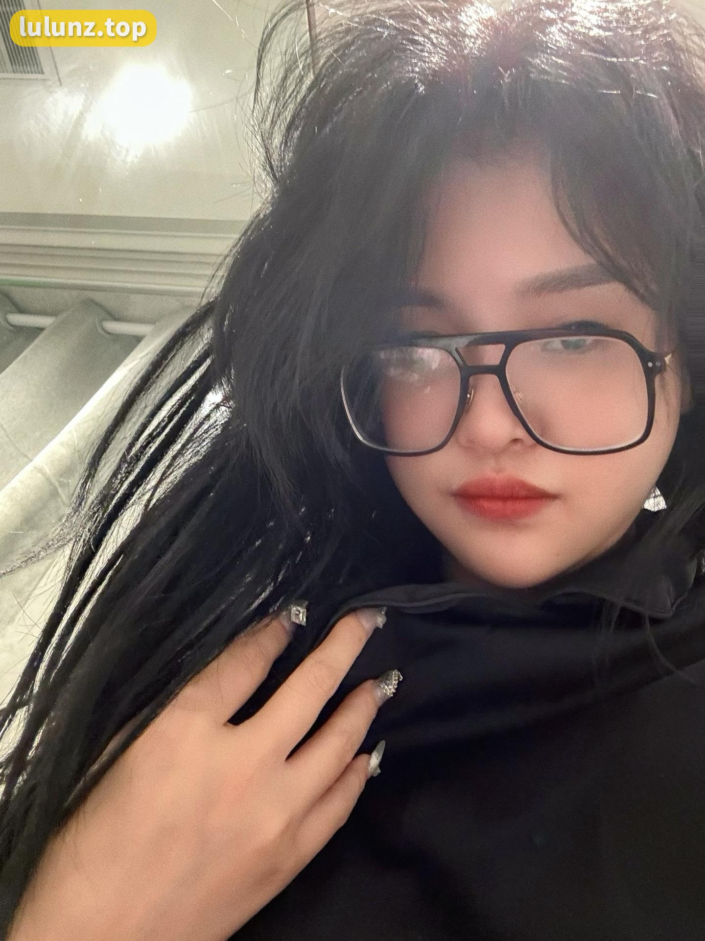 张鑫baby微密圈套图和视频合集，展现独特魅力和绝佳演技