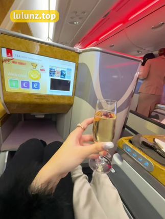 甜不二子微密圈作品展现，高质量图片资源让你感受视觉盛宴