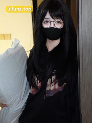 抖音桂芬坐拍微密圈作品完美身材与惊艳美貌，令人倾倒的维密女神