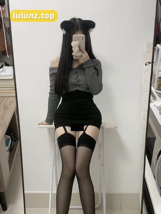 小芋泥yyy微密圈作品美照赏析，散发自信魅力追求梦想之光