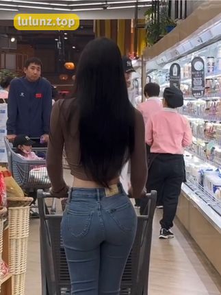 抖音短视频大飞起来了微密圈作品系列，创作者文案的巧妙运用吸引观众