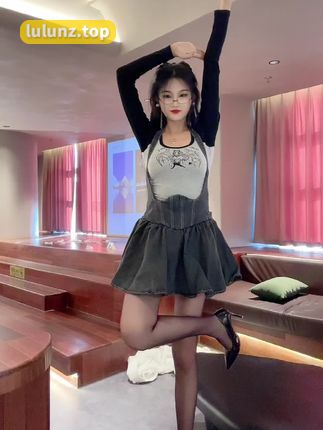 辰妈吖微密圈作品展现，个性魅力与热爱生活的艺术视角