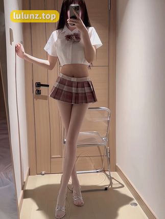 饭鹿鹿鹿痴微密圈作品资源流出，完美大长腿穿搭丝袜