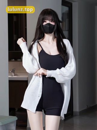 鹿八岁baby微密圈作品资源穿搭,低扎宽松发髻展现高贵端庄