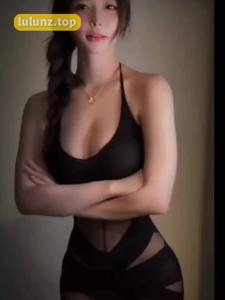 陈妮妮UNI最新微密圈作品《气质风范》，精致穿搭演绎时尚女性的优雅与精致