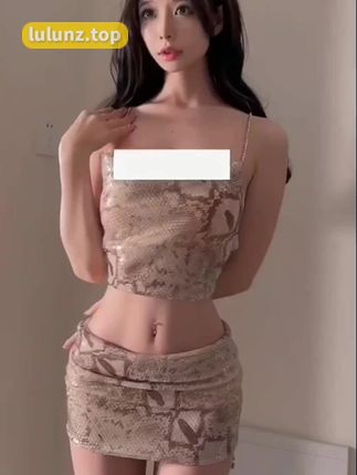 陈妮妮UNI微密圈作品玫瑰配渔网穿搭,展现个性与创新