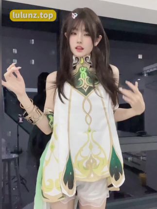 给乔买裙子沉浸在微密圈作品文化中，体验传统与现代的完美融合