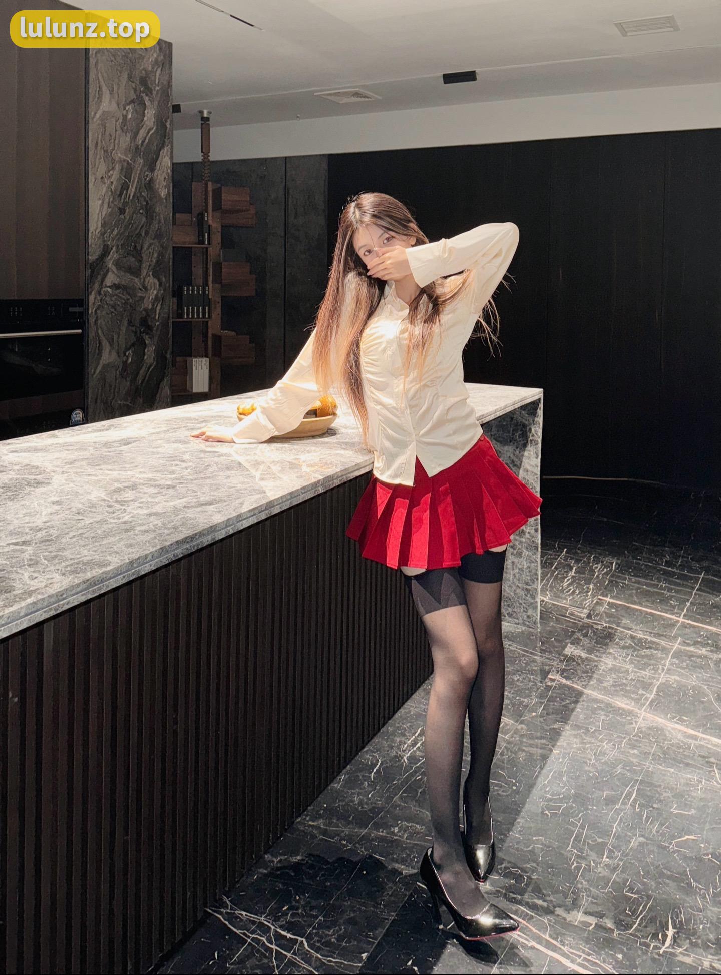 可爱嘉的秘密weme微密圈照片赏析，书香与时尚的完美融合