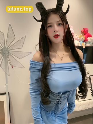 抖音脑婆睡醒啦微密圈资源照片赏析，魅力与夏日度假风穿搭