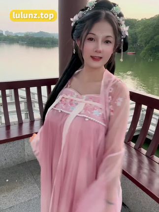 脑婆睡醒啦微博日常更新，了解她的每一天