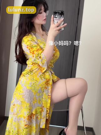 桃沢樱呀的微密圈牛裤穿搭作品，展现个性与时尚的时尚单品选择