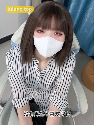 抖音博主白龙猫女微密圈作品发布红底极光造型,不失优雅